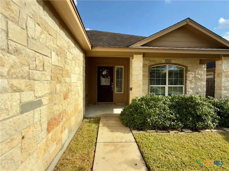 237 Cobble Stone Court, Victoria, TX 77904 - Image #3