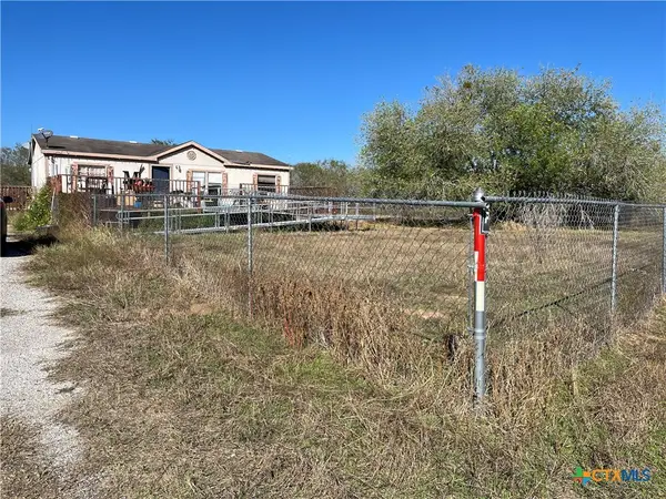 477 County Road 440, Stockdale, TX 78160