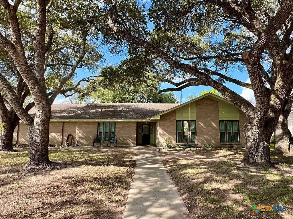 303 Birchwood Drive, Victoria, TX 77901 - Image #1