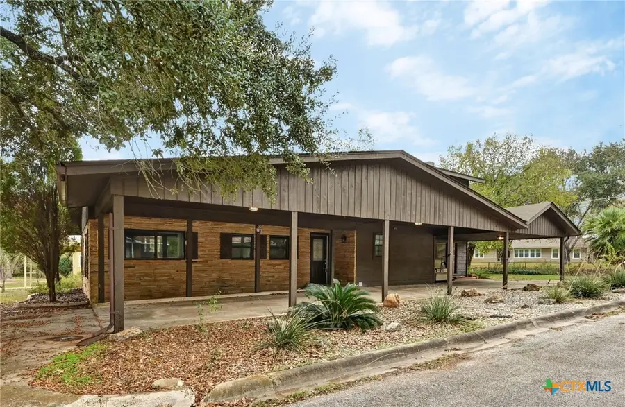 102 Rivercrest Drive, Luling, TX 78648 - Image #2