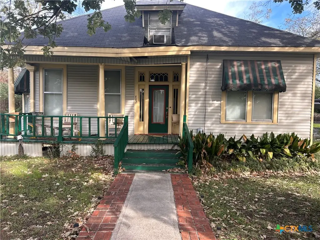 402 E Ireland, Seguin, TX 78155 - Image #1