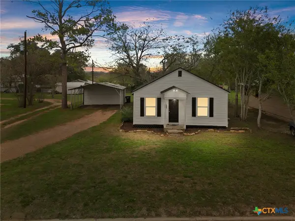107 Mulberry Street, Hallettsville, TX 77964