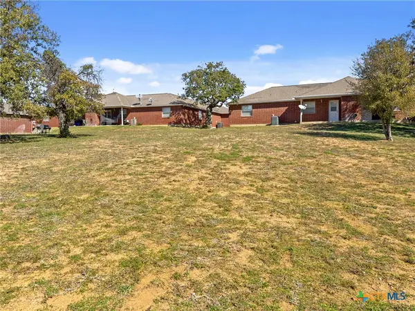 2100 Cedar Valley Drive, Kingsland, TX 78639