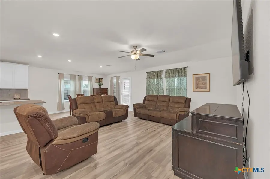 206 Bankside Drive, Hutto, TX 78634 - Image #3