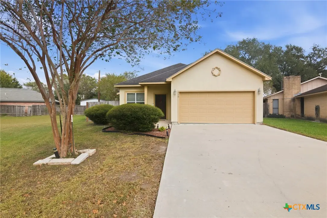 516 Versailles Street, Victoria, TX 77904 - Image #1