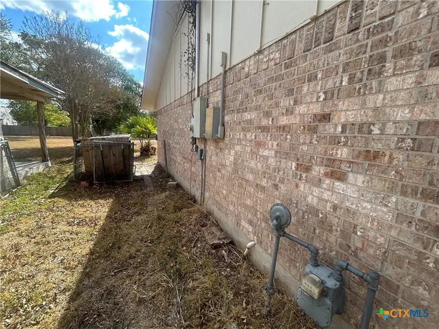 607 W Johnson Street, Cuero, TX 77954 - Image #2