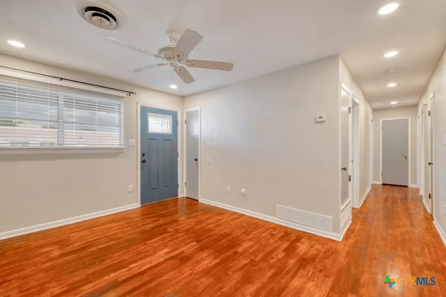 102 E Robertson Avenue, Copperas Cove, TX 76522 - Image #2