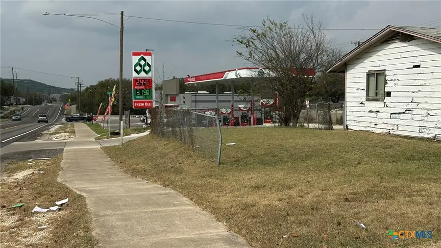 724-726 W Avenue B, Copperas Cove, TX 76522 - Image #2