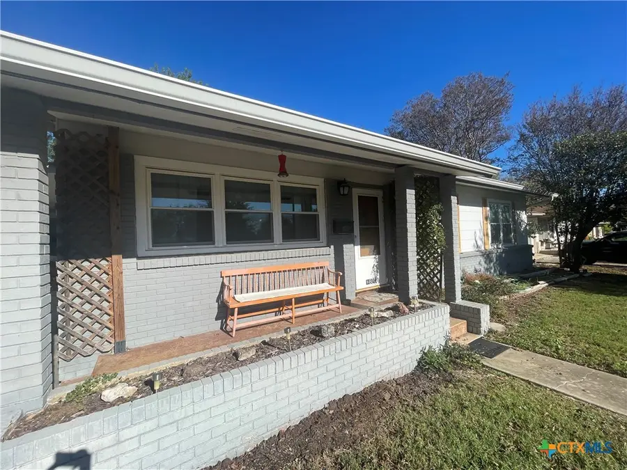 880 W Merriweather Street, New Braunfels, TX 78130 - Image #2