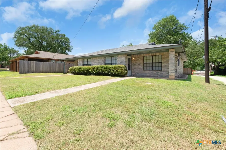 307/309 W 2nd Street, Lampasas, TX 76550 - Image #2