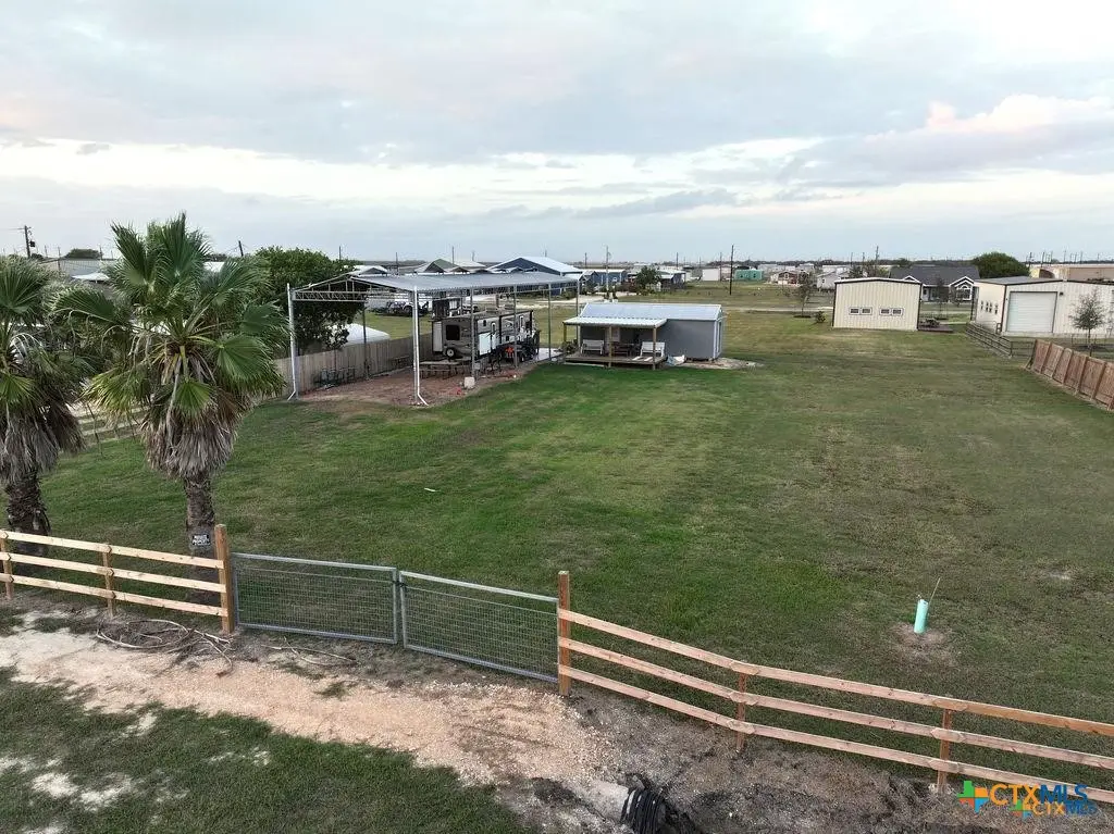 1012 W Broadway Avenue, Seadrift, TX 77983 - Image #1