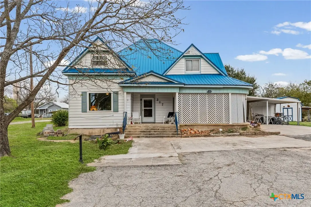 217 N 5th Street, Lott, TX 76656 - Image #1