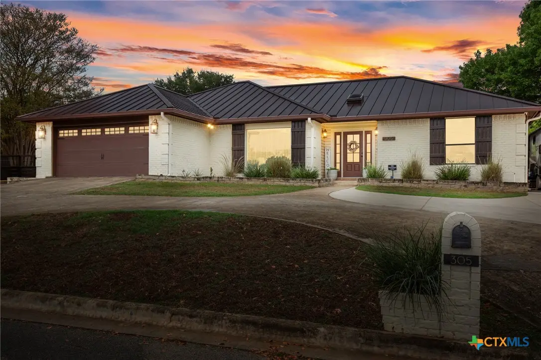 305 E Tanglewood Drive, New Braunfels, TX 78130 - Image #1