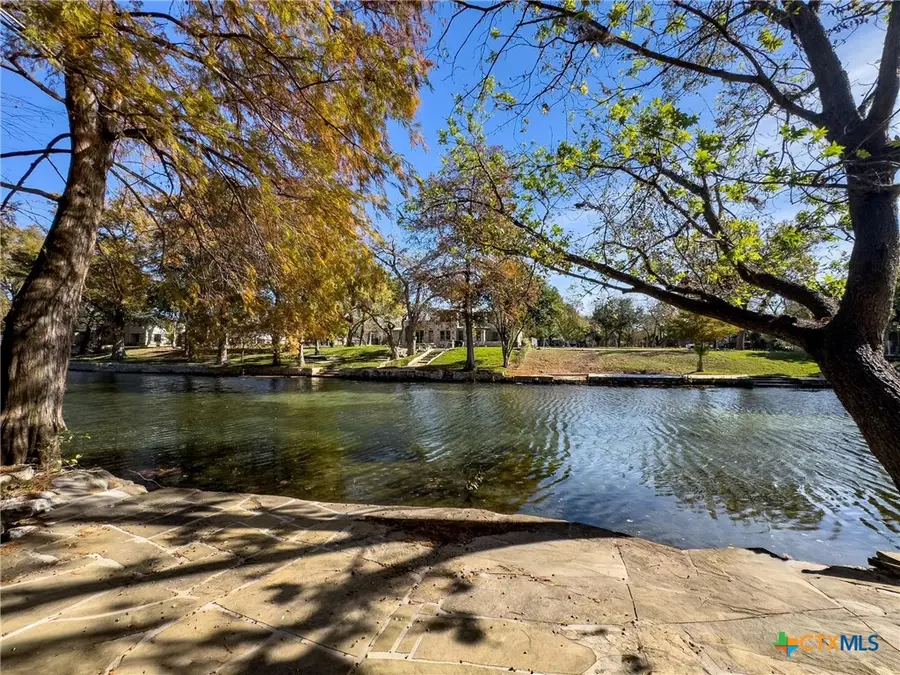 476 Lakeview Boulevard, New Braunfels, TX 78130 - Image #2
