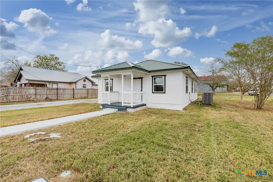 610 N Fair Street, Gonzales, TX 78629 - Image #2