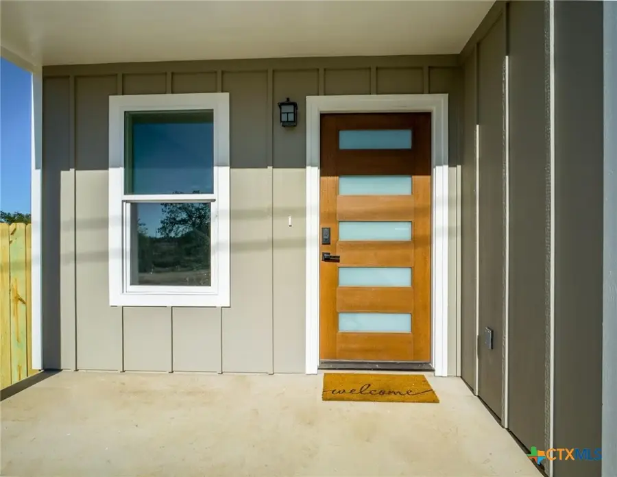 303 Cedarhill Drive, Marble Falls, TX 78654 - Image #3