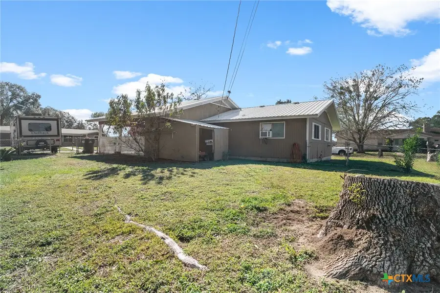 614 Sarah Street, Edna, TX 77957 - Image #3
