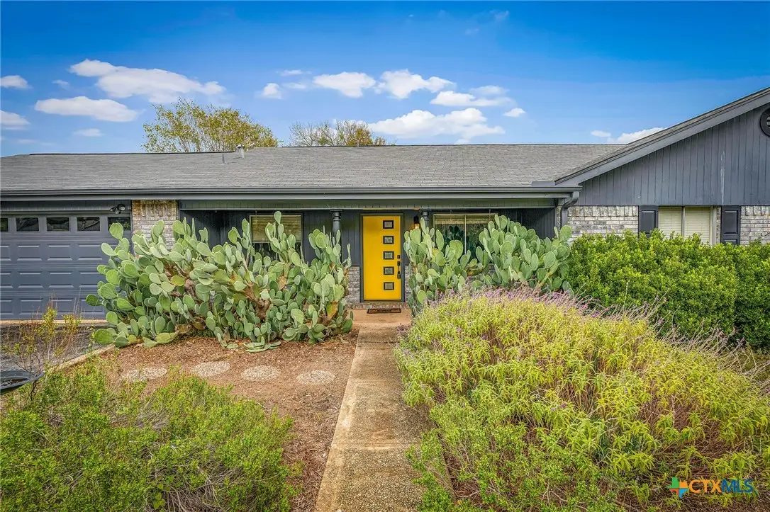 960 Twin Oaks Drive, New Braunfels, TX 78130 - Image #1