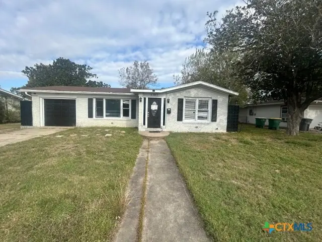 2302 E Mistletoe Avenue, Victoria, TX 77901 - Image #1