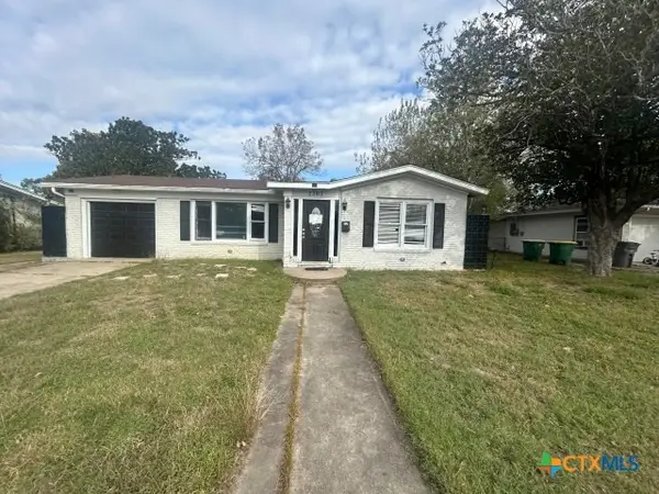 2302 E Mistletoe Avenue, Victoria, TX 77901