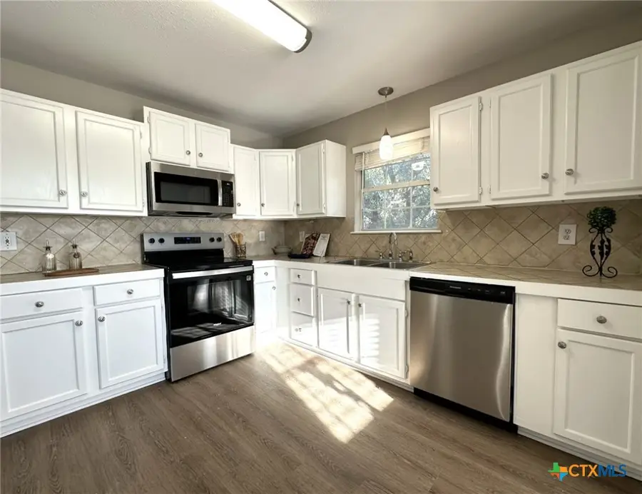 123 Poolside Drive, Canyon Lake, TX 78133 - Image #3