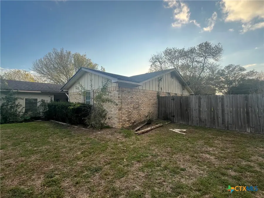 709 Pheasant Drive, Victoria, TX 77905 - Image #3