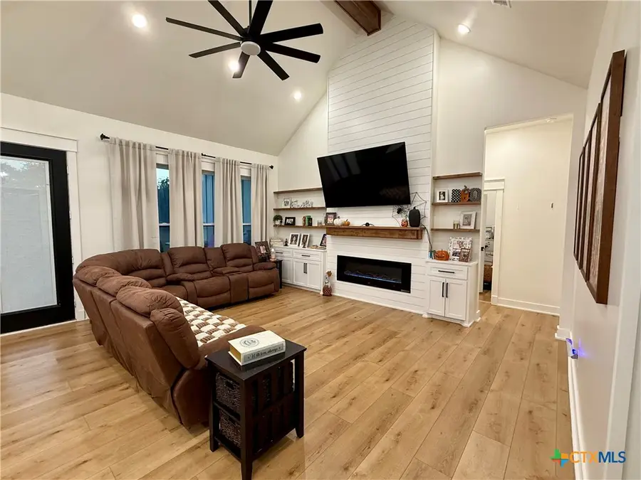 209 Comanche Drive, Gatesville, TX 76528 - Image #2