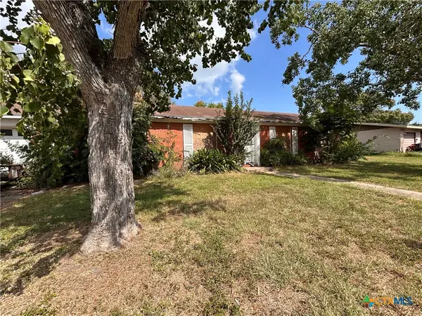 210 Travis Street, Port Lavaca, TX 77979