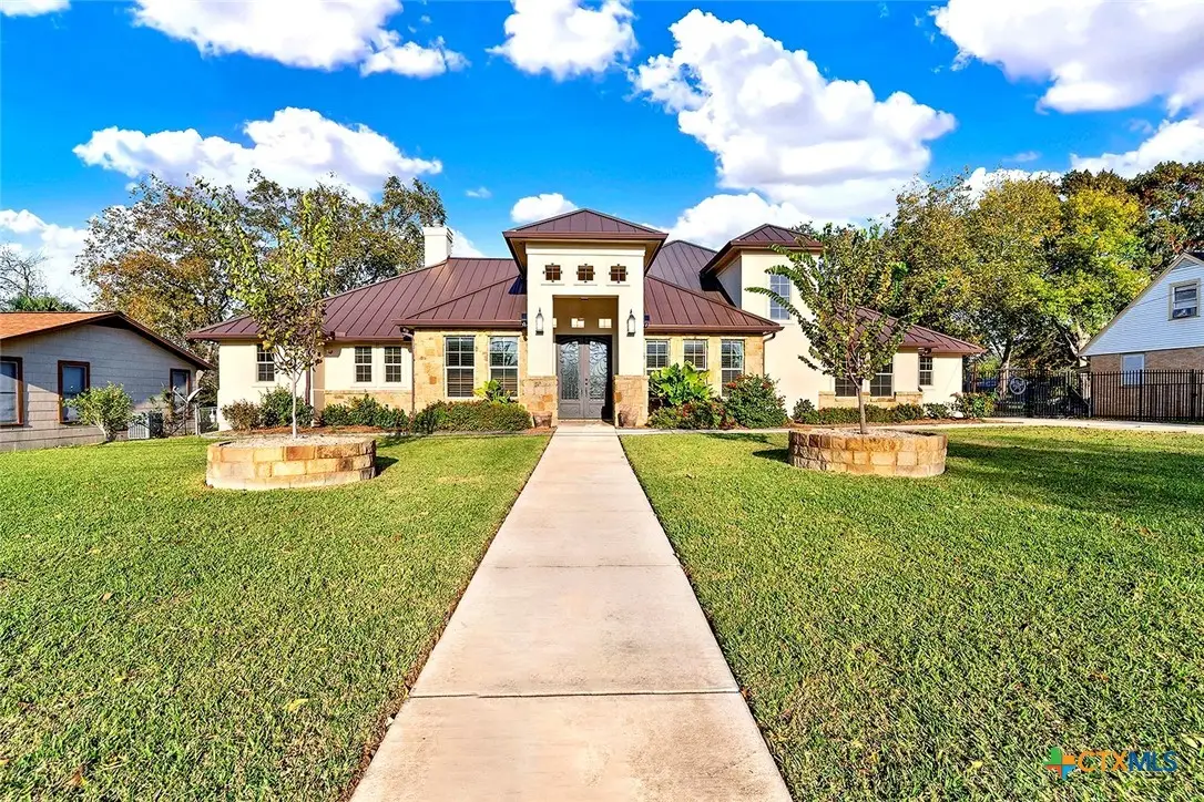 1309 E Street, Floresville, TX 78114 - Image #1