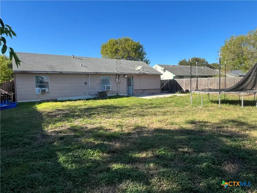 118 Massanet Street, Port Lavaca, TX 77979 - Image #2