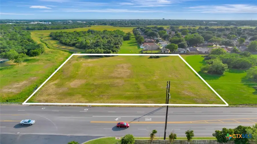 801 N John Stockbauer Drive, Victoria, TX 77904 - Image #2