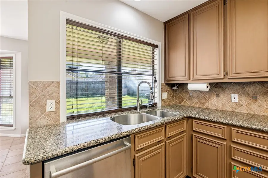 309 Dunbar Drive, Victoria, TX 77904 - Image #3