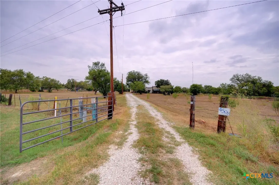 4598 State Highway 173, Devine, TX 78016 - #1