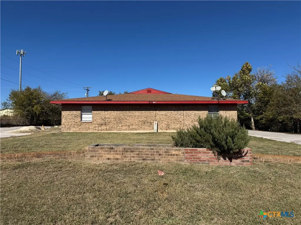 703 E Avenue J, Lampasas, TX 76550 - Image #1