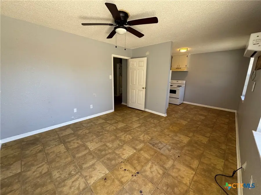 703 E Avenue J, Lampasas, TX 76550 - Image #3