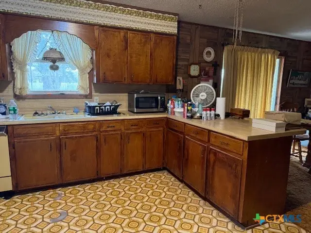 215 Price Street, Yoakum, TX 77995 - Image #2