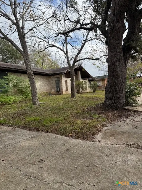 215 Price Street, Yoakum, TX 77995 - Image #3