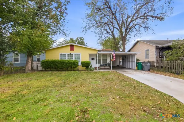 1507 E Mistletoe Avenue, Victoria, TX 77901