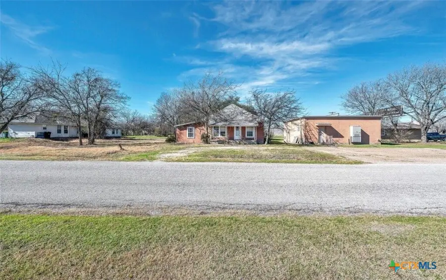 118 S Front Avenue, Troy, TX 76579 - Image #2