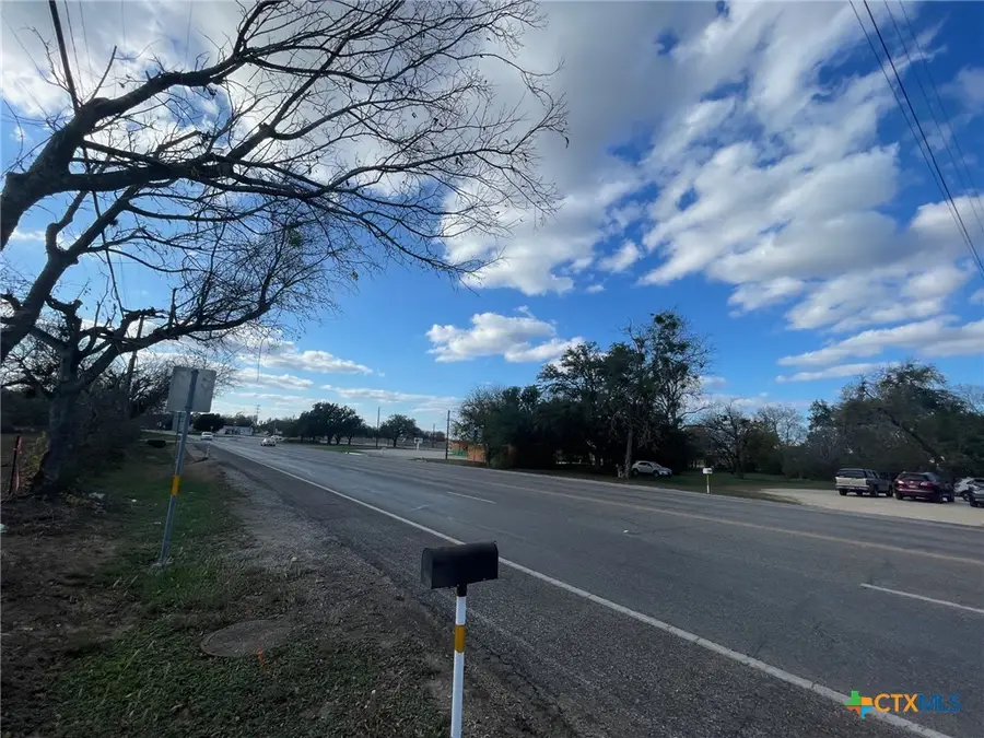 1739 W Court Street, Seguin, TX 78155 - Image #3