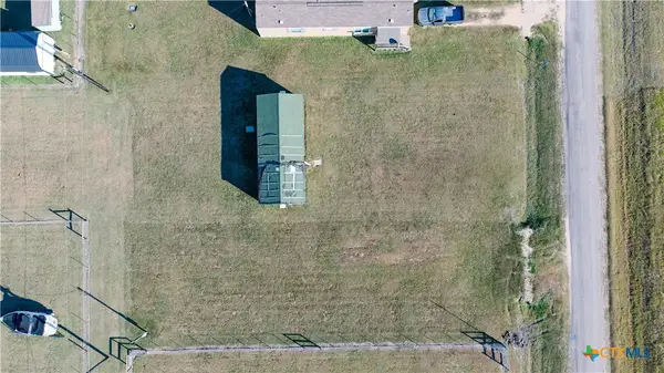 1306 W Ben Tindall Avenue, Seadrift, TX 77983