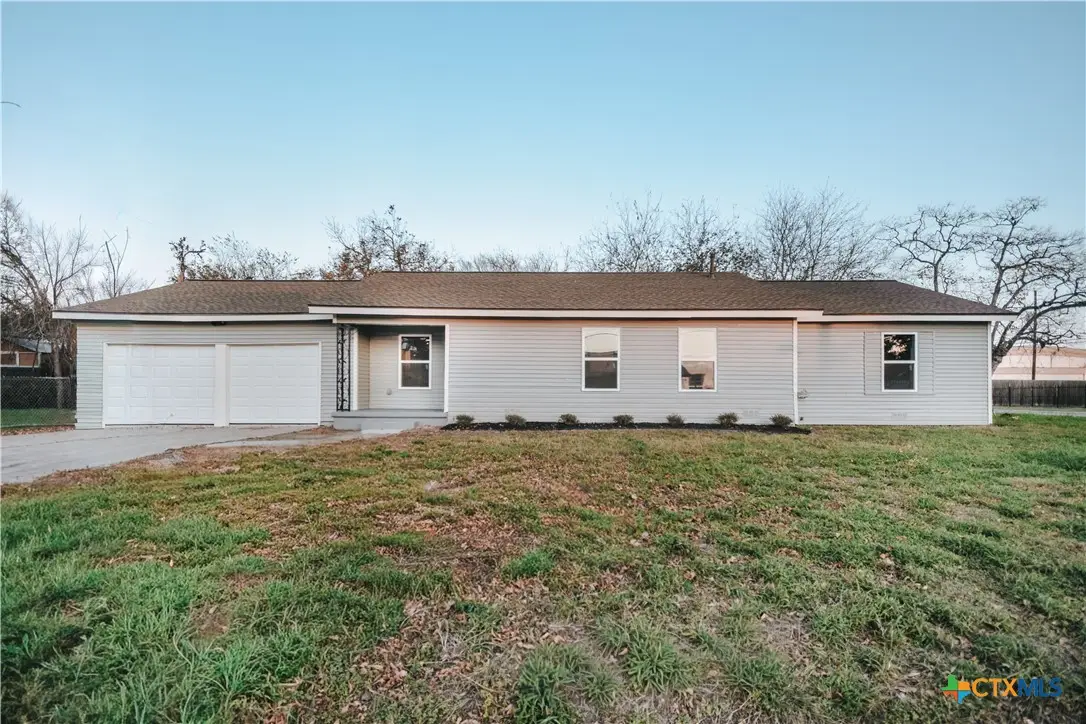 702 E Airline Road, Victoria, TX 77901 - Image #1