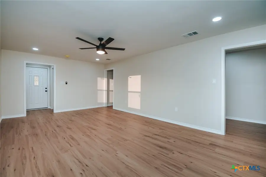 702 E Airline Road, Victoria, TX 77901 - Image #3