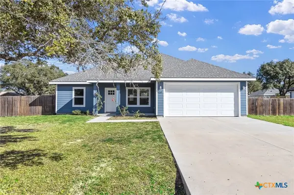 930 Redwood Avenue, Rockport, TX 78382