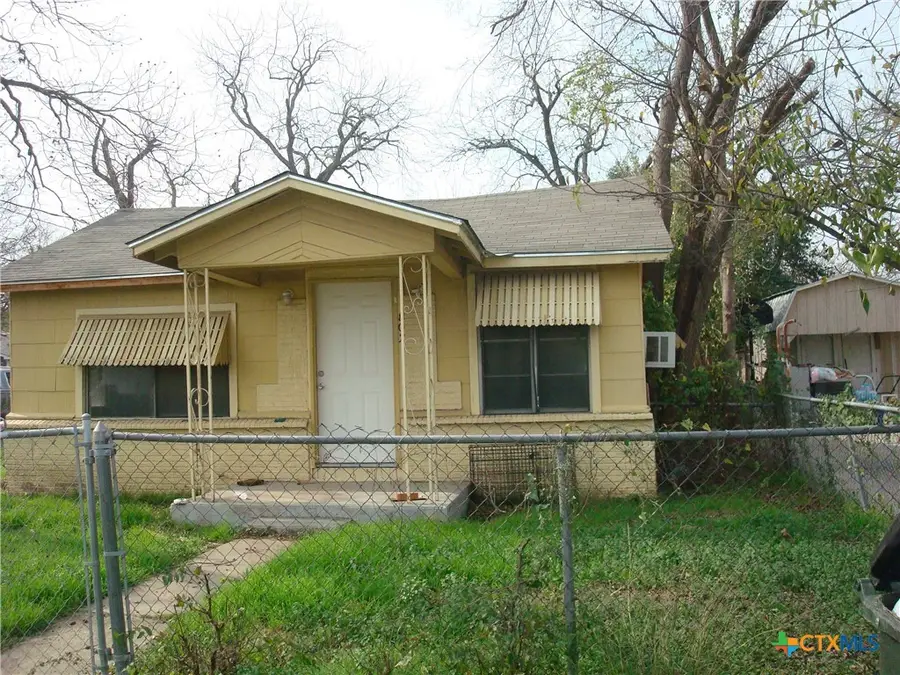 802 Campbell Street, Seguin, TX 78155 - Image #2