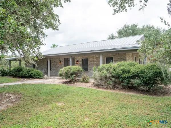 1371 Fannin Oaks Drive, Victoria, TX 77905