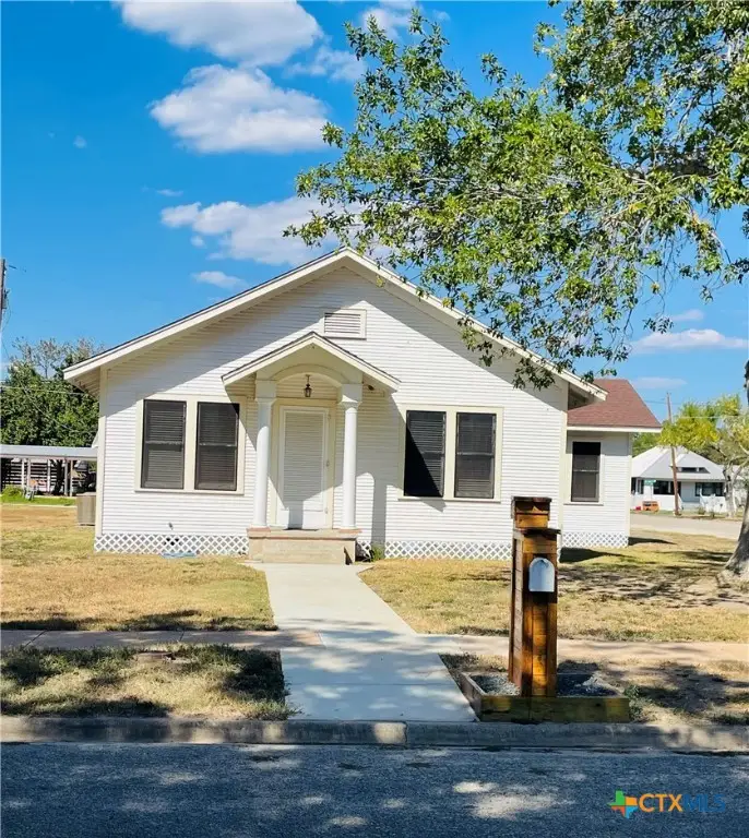302 W French Street, Cuero, TX 77954 - Image #2