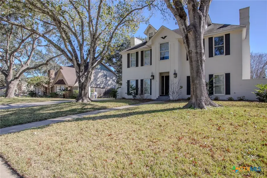 303 Turtle Rock Drive, Victoria, TX 77904 - Image #2