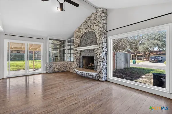 220 W Mockingbird Ln, Harker Heights, TX 76548