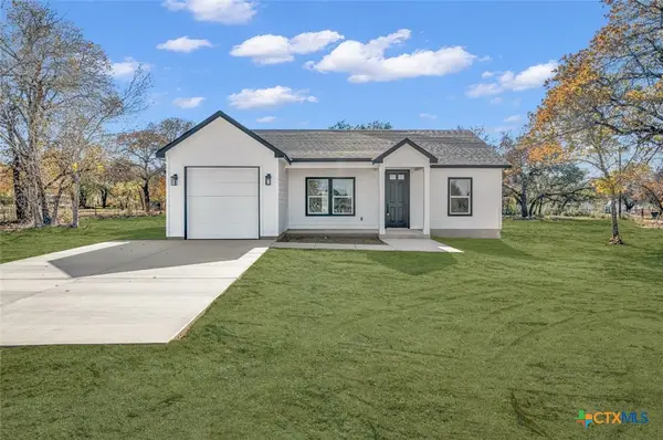 816 County Road #6723, Natalia, TX 78059